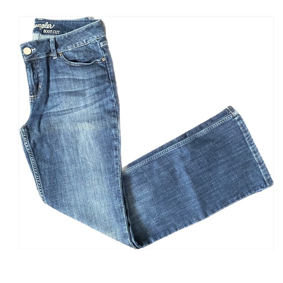 New Ladies Wrangler Boot Cut Jeans, size 9x32, W on the back pockets - Picture 5 of 8